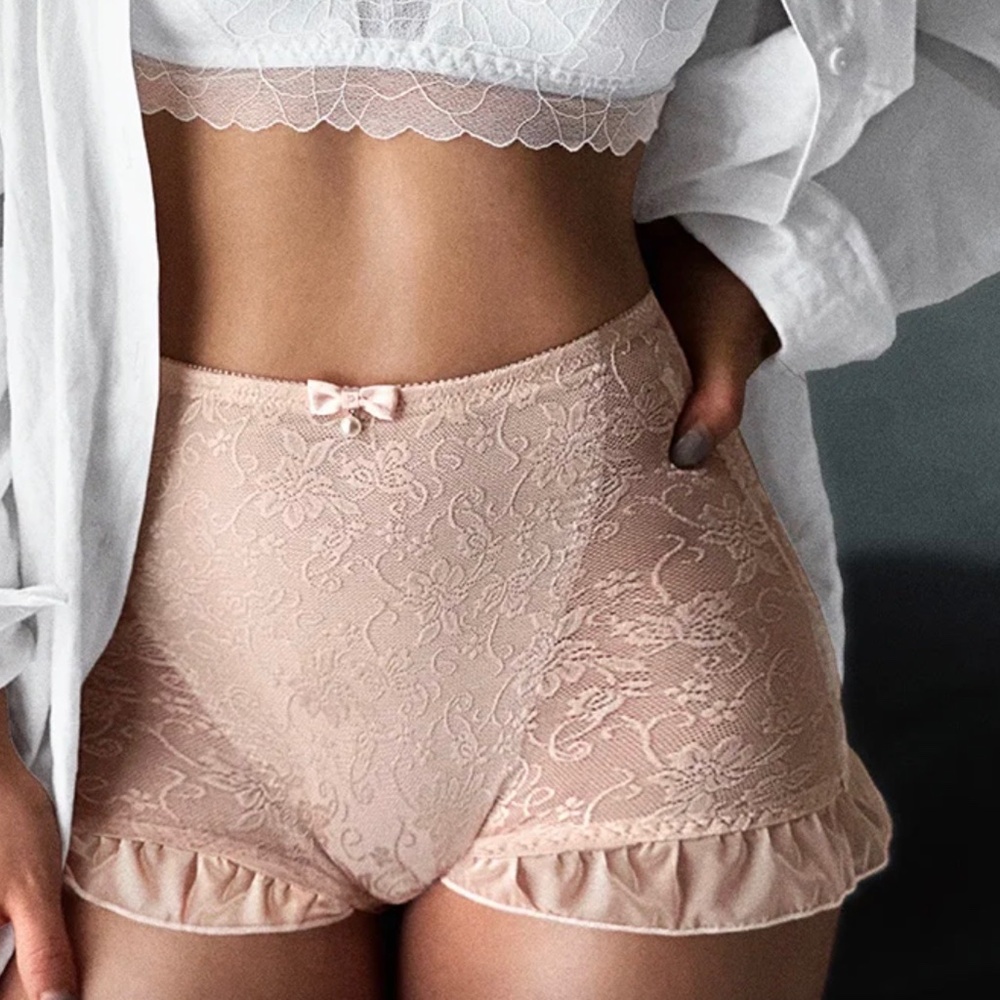 Pink Lace high wast Panties. Waist 24" to 40"